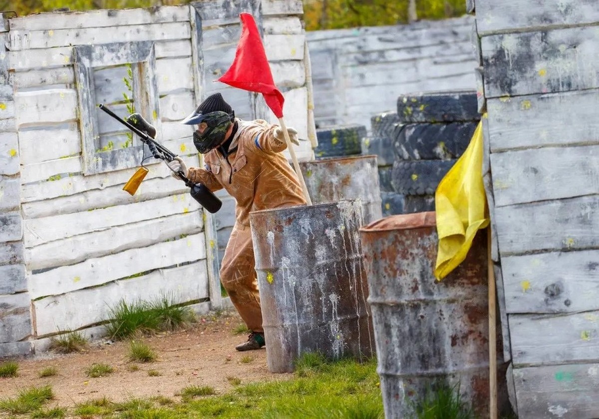 43276695 Armed Man Setting Up Victory Flag In Paintball Mission Transformed (Copier)